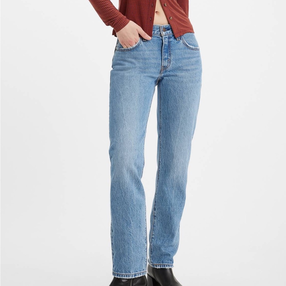 Levi’s Middy Straight Jean size 25. Super cute and very flattering!